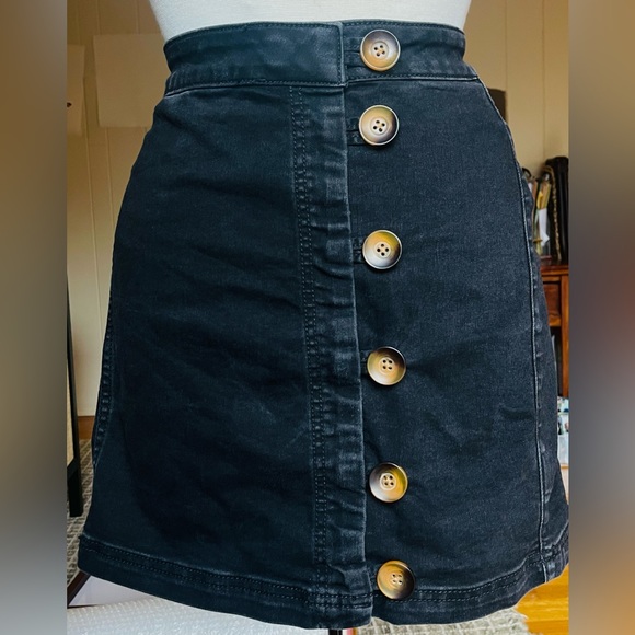 *EUC* Free People / Little Daisies Button Front Denim Mini Skirt / Black / 10 - Picture 11 of 12